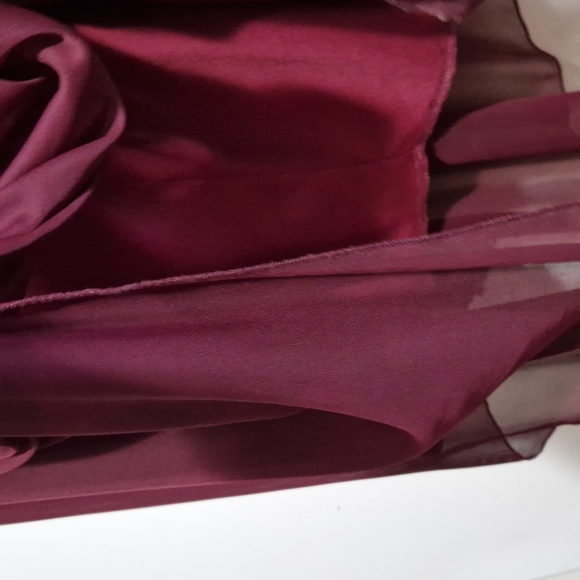 Burgundy halter dress - Picture 6 of 8